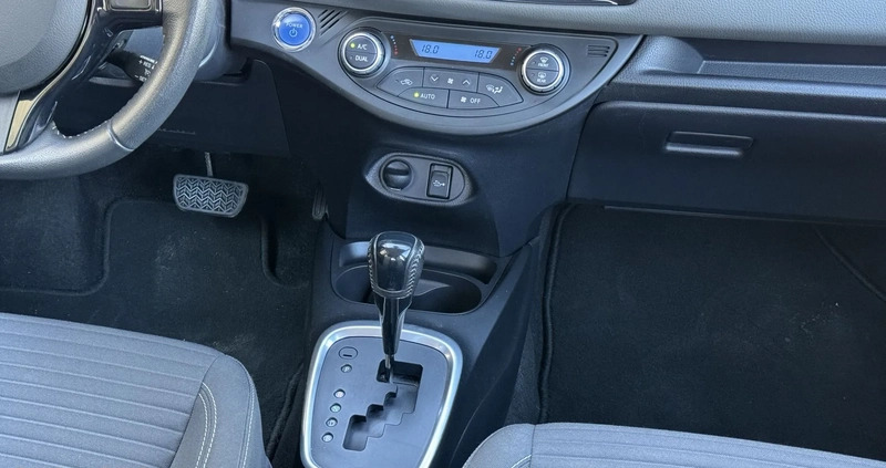 Toyota Yaris cena 58500 przebieg: 49336, rok produkcji 2019 z Suwałki małe 277